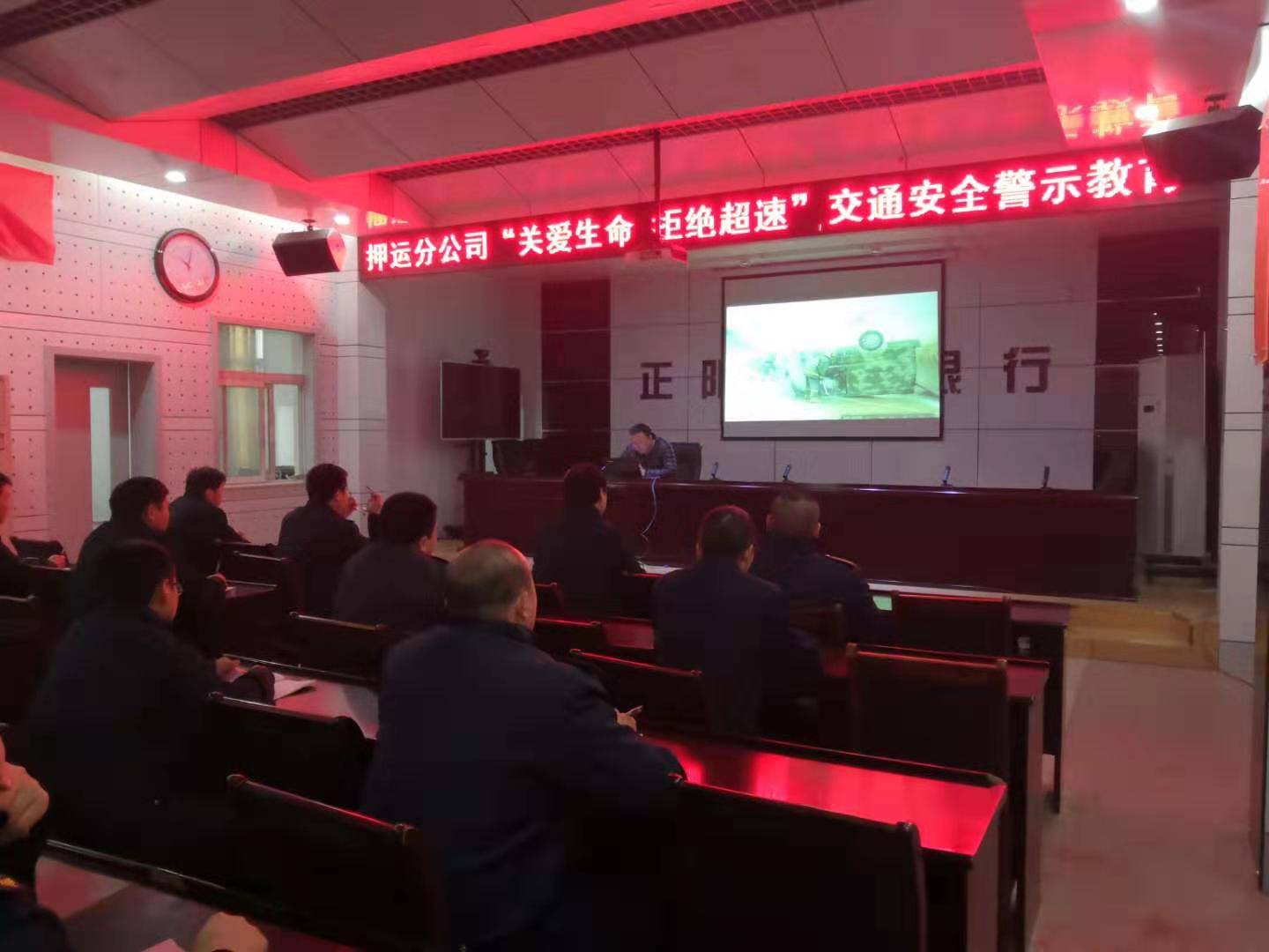 1552480134836451.jpg 寰俊剧_20190313190120.jpg